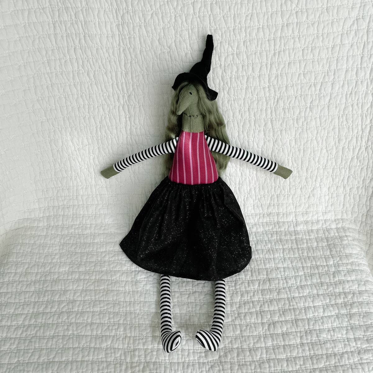 Gertrude Witch with green hair – Basil Village