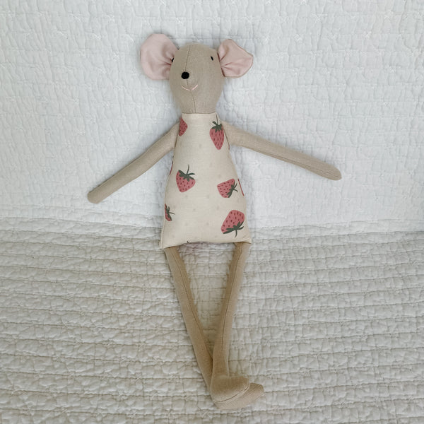 18" Sand Strawberry Mouse in Pink Berry