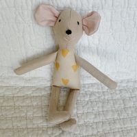 8" Sand Yellow Heart Mouse