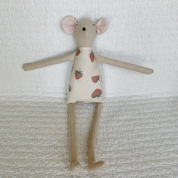 18" Sand Strawberry Mouse in Mauve Berry