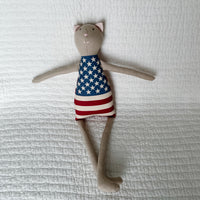 18" Tan USA Flag Cat