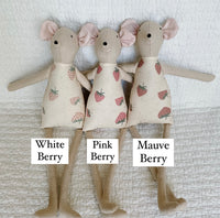 18" Sand Strawberry Mouse in White Berry