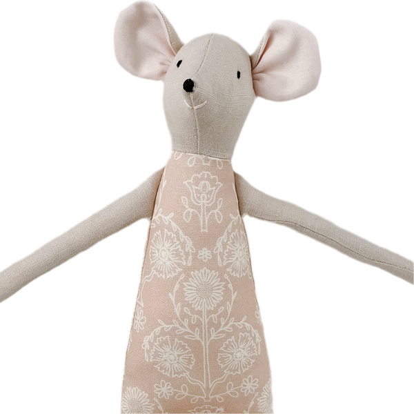18" Sand Wildflower Mouse in Peach