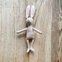 8" Sand Carnation Bunny in Pink