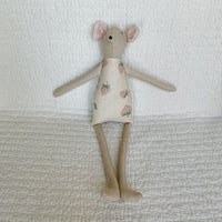18" Sand Strawberry Mouse in White Berry