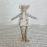 18" Sand Strawberry Mouse in White Berry