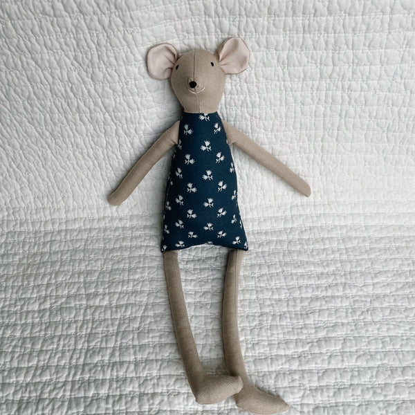 18" Tan Snow in Summer Mouse in Blue