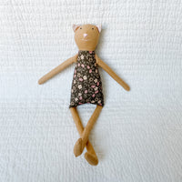 18" Honey Calico Cat in Brown Thatch