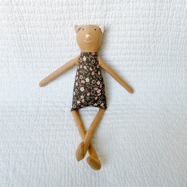 18" Honey Calico Cat in Brown Thatch