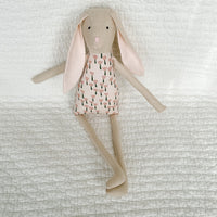 18" Sand Tulip Rabbit in Pink